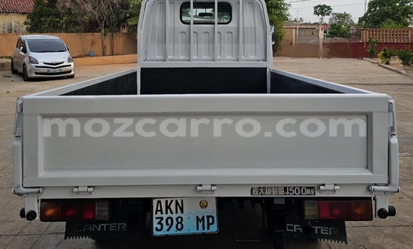 Tenga Tsaru Mitsubishi Carisma Chena Mota in Maputo in Maputo Tenga Tsaru Mitsubishi Carisma Chena Mota in Maputo in Maputo