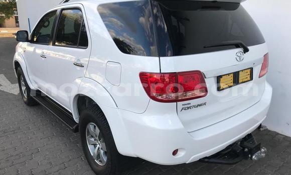 Nunua Ilio tumika Toyota Fortuner Nyeupe Gari ndani ya Maputo nchini Maputo Nunua Ilio tumika Toyota Fortuner Nyeupe Gari ndani ya Maputo nchini Maputo