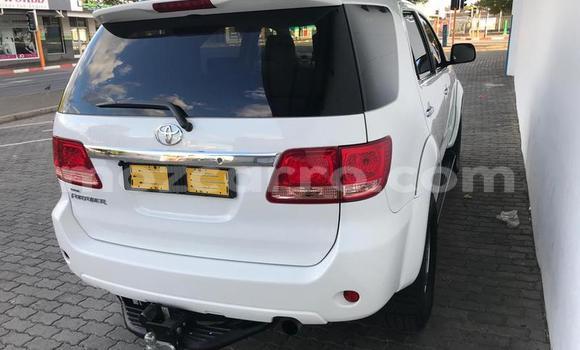 Nunua Ilio tumika Toyota Fortuner Nyeupe Gari ndani ya Maputo nchini Maputo Nunua Ilio tumika Toyota Fortuner Nyeupe Gari ndani ya Maputo nchini Maputo