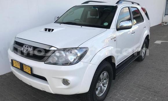 Nunua Ilio tumika Toyota Fortuner Nyeupe Gari ndani ya Maputo nchini Maputo Nunua Ilio tumika Toyota Fortuner Nyeupe Gari ndani ya Maputo nchini Maputo