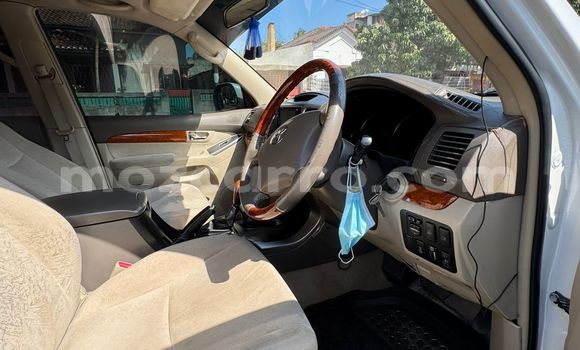 Nunua Ilio tumika Toyota Land Cruiser Prado Nyeupe Gari ndani ya Maputo nchini Maputo Nunua Ilio tumika Toyota Land Cruiser Prado Nyeupe Gari ndani ya Maputo nchini Maputo