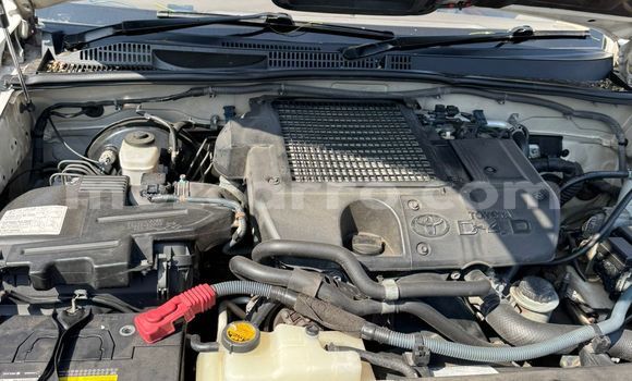 Nunua Ilio tumika Toyota Land Cruiser Prado Nyeupe Gari ndani ya Maputo nchini Maputo Nunua Ilio tumika Toyota Land Cruiser Prado Nyeupe Gari ndani ya Maputo nchini Maputo