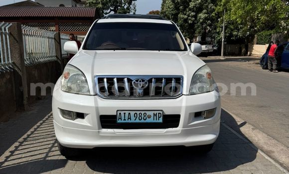Nunua Ilio tumika Toyota Land Cruiser Prado Nyeupe Gari ndani ya Maputo nchini Maputo Nunua Ilio tumika Toyota Land Cruiser Prado Nyeupe Gari ndani ya Maputo nchini Maputo