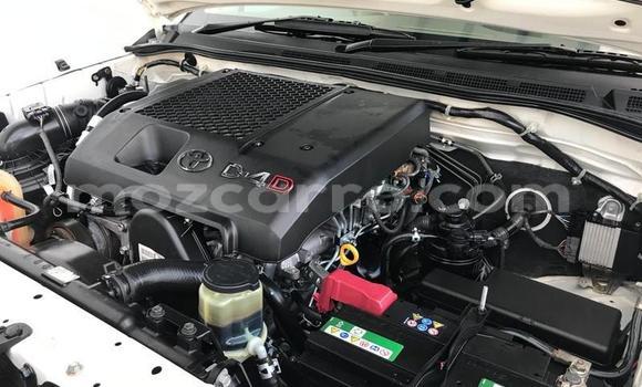 Nunua Ilio tumika Toyota Fortuner Nyeupe Gari ndani ya Maputo nchini Maputo Nunua Ilio tumika Toyota Fortuner Nyeupe Gari ndani ya Maputo nchini Maputo