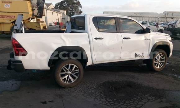 Comprar Usado Toyota Hilux Branco Carro em Maputo em Maputo