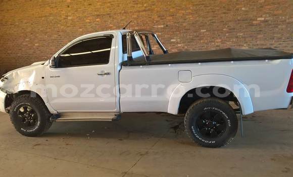 Buy Used Toyota Hilux White Car in Maputo in Maputo Buy Used Toyota Hilux White Car in Maputo in Maputo