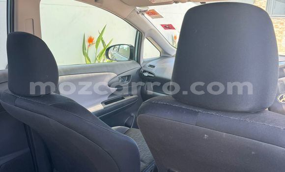 Nunua Ilio tumika Toyota Wish Bluu Gari ndani ya Maputo nchini Maputo