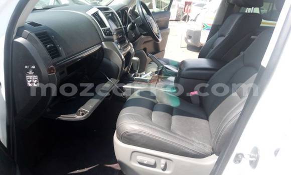 Buy Used Toyota Land Cruiser White Car in Nampula in Nampula Buy Used Toyota Land Cruiser White Car in Nampula in Nampula