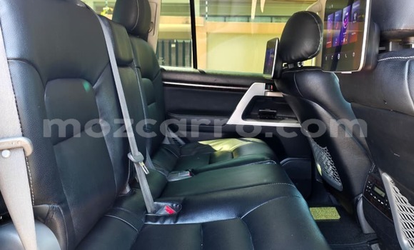 Nunua Ilio tumika Toyota Land Cruiser Prado Fedha Gari ndani ya Maputo nchini Maputo Nunua Ilio tumika Toyota Land Cruiser Prado Fedha Gari ndani ya Maputo nchini Maputo