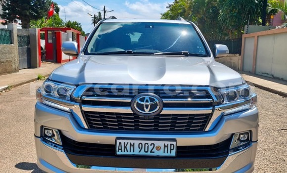 Nunua Ilio tumika Toyota Land Cruiser Prado Fedha Gari ndani ya Maputo nchini Maputo Nunua Ilio tumika Toyota Land Cruiser Prado Fedha Gari ndani ya Maputo nchini Maputo
