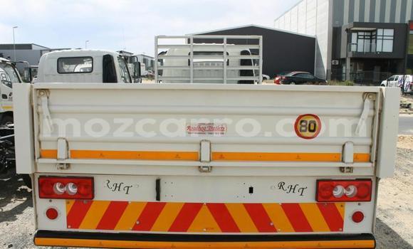 Tenga Tsaru Mercedes‒Benz 117 Chena Rori in Maputo in Maputo Tenga Tsaru Mercedes‒Benz 117 Chena Rori in Maputo in Maputo