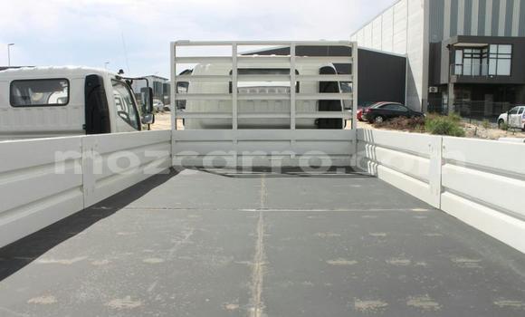 Tenga Tsaru Mercedes‒Benz 117 Chena Rori in Maputo in Maputo Tenga Tsaru Mercedes‒Benz 117 Chena Rori in Maputo in Maputo