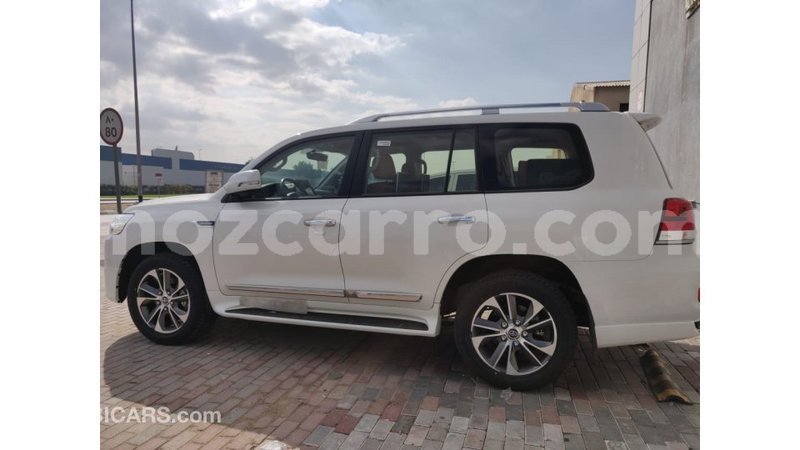 Big with watermark toyota land cruiser cabo delgado import dubai 6279