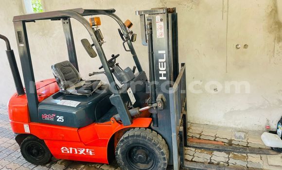 Tenga Tsaru Adler MB Tsvuku Bike in Maputo in Maputo Tenga Tsaru Adler MB Tsvuku Bike in Maputo in Maputo