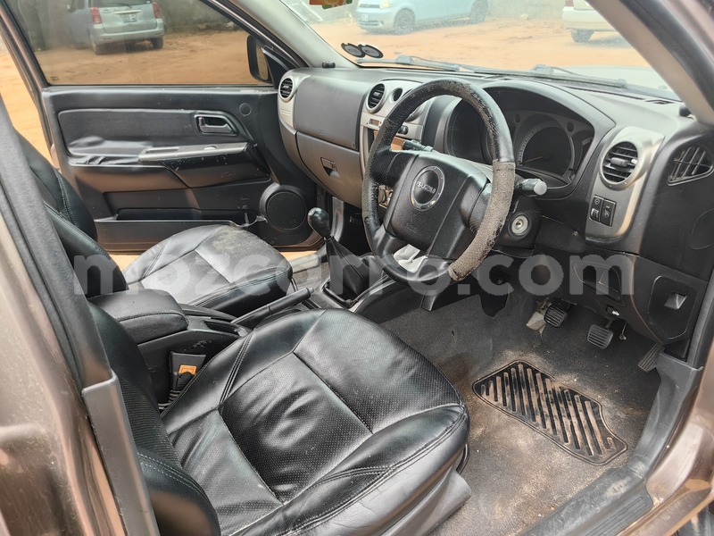 Big with watermark isuzu kb maputo maputo 40870