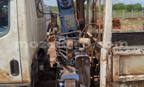 Comprar Usado Mitsubishi Canter Branco Caminhão em Maputo em Maputo Comprar Usado Mitsubishi Canter Branco Caminhão em Maputo em Maputo