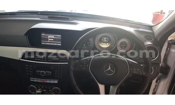 Tenga Tsaru Mercedes‒Benz C-Class Sirivha Mota in Maputo in Maputo Tenga Tsaru Mercedes‒Benz C-Class Sirivha Mota in Maputo in Maputo