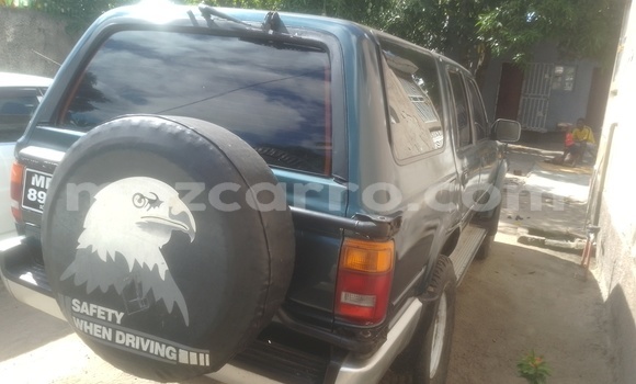 Comprar Usado Toyota Hilux Surf Verde Carro em Beira em Sofala