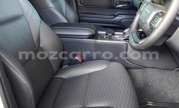 Comprar Novo Toyota Land Cruiser Branco Carro em Maputo em Maputo Comprar Novo Toyota Land Cruiser Branco Carro em Maputo em Maputo