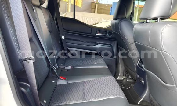 Comprar Novo Toyota Land Cruiser Branco Carro em Maputo em Maputo Comprar Novo Toyota Land Cruiser Branco Carro em Maputo em Maputo