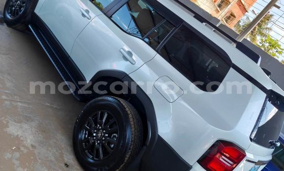 Comprar Novo Toyota Land Cruiser Branco Carro em Maputo em Maputo Comprar Novo Toyota Land Cruiser Branco Carro em Maputo em Maputo