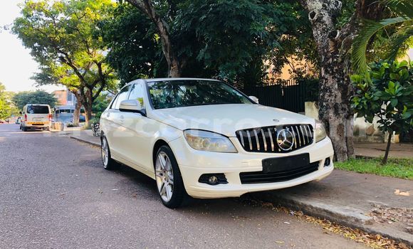 Buy Used Mercedes-Benz C180 coupe White Car in Maputo in Maputo