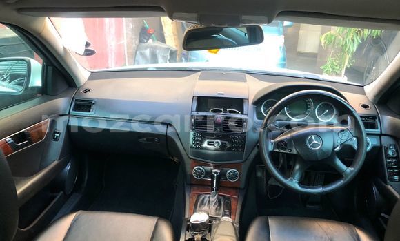 Nunua Ilio tumika Mercedes-Benz C180 coupe Nyeupe Gari ndani ya Maputo nchini Maputo Nunua Ilio tumika Mercedes-Benz C180 coupe Nyeupe Gari ndani ya Maputo nchini Maputo
