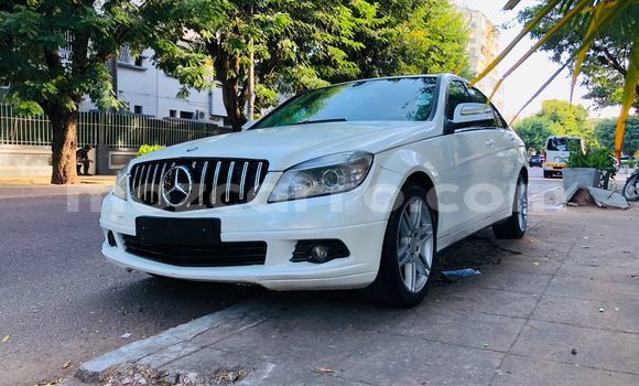 Nunua Ilio tumika Mercedes-Benz C180 coupe Nyeupe Gari ndani ya Maputo nchini Maputo Nunua Ilio tumika Mercedes-Benz C180 coupe Nyeupe Gari ndani ya Maputo nchini Maputo