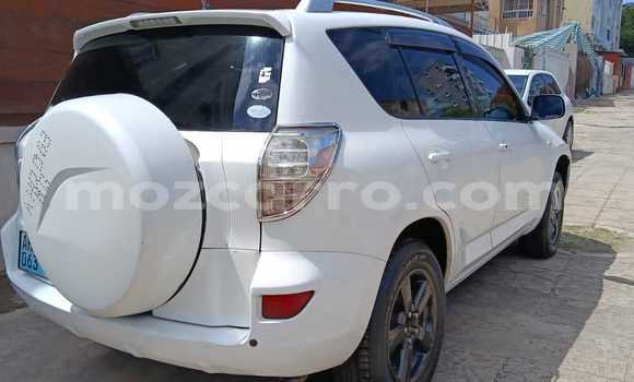 Nunua Ilio tumika Toyota RAV4 Nyeupe Gari ndani ya Maputo nchini Maputo Nunua Ilio tumika Toyota RAV4 Nyeupe Gari ndani ya Maputo nchini Maputo