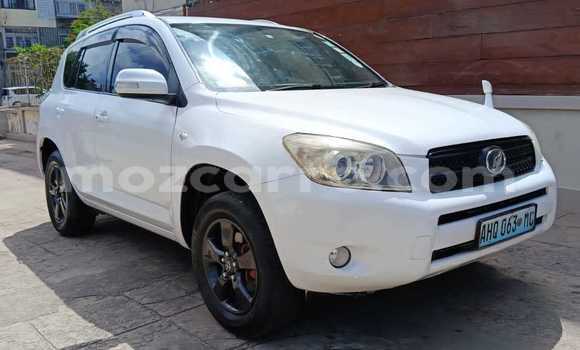 Nunua Ilio tumika Toyota RAV4 Nyeupe Gari ndani ya Maputo nchini Maputo Nunua Ilio tumika Toyota RAV4 Nyeupe Gari ndani ya Maputo nchini Maputo