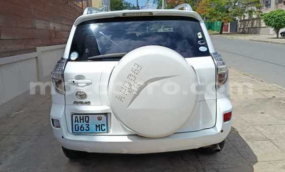 Nunua Ilio tumika Toyota RAV4 Nyeupe Gari ndani ya Maputo nchini Maputo Nunua Ilio tumika Toyota RAV4 Nyeupe Gari ndani ya Maputo nchini Maputo