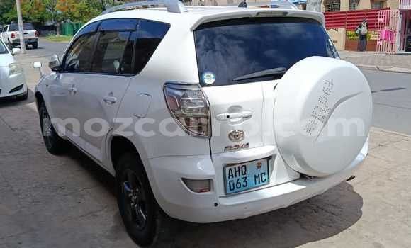 Nunua Ilio tumika Toyota RAV4 Nyeupe Gari ndani ya Maputo nchini Maputo Nunua Ilio tumika Toyota RAV4 Nyeupe Gari ndani ya Maputo nchini Maputo