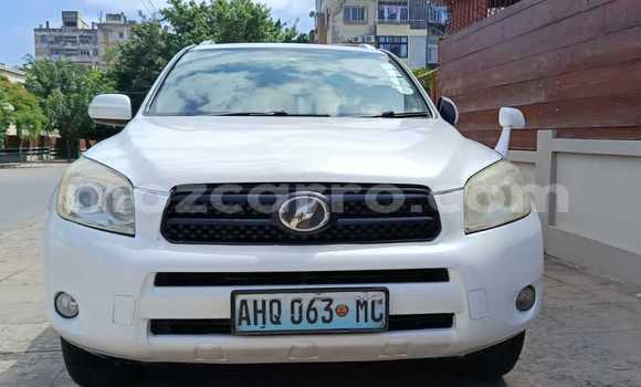 Nunua Ilio tumika Toyota RAV4 Nyeupe Gari ndani ya Maputo nchini Maputo Nunua Ilio tumika Toyota RAV4 Nyeupe Gari ndani ya Maputo nchini Maputo