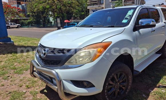 Comprar Usado Mazda BT-50 Branco Carro em Maputo em Maputo