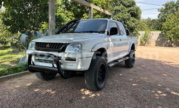 Comprar Usado Mitsubishi Colt Branco Carro em Maputo em Maputo Comprar Usado Mitsubishi Colt Branco Carro em Maputo em Maputo
