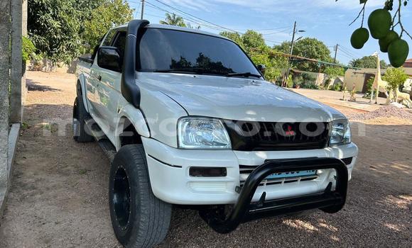 Comprar Usado Mitsubishi Colt Branco Carro em Maputo em Maputo Comprar Usado Mitsubishi Colt Branco Carro em Maputo em Maputo