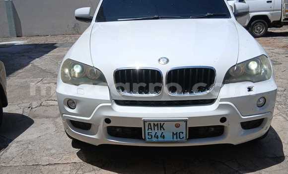 Nunua Ilio tumika BMW X5 Nyeupe Gari ndani ya Maputo nchini Maputo