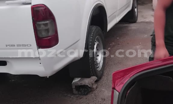 Comprar Usado Isuzu KB Branco Carro em Maputo em Maputo Comprar Usado Isuzu KB Branco Carro em Maputo em Maputo