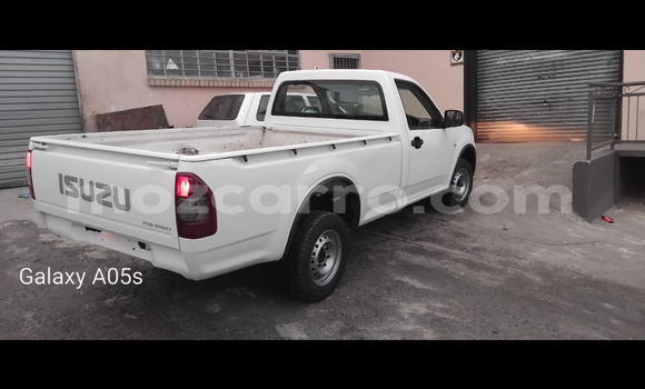 Comprar Usado Isuzu KB Branco Carro em Maputo em Maputo Comprar Usado Isuzu KB Branco Carro em Maputo em Maputo