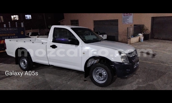 Comprar Usado Isuzu KB Branco Carro em Maputo em Maputo Comprar Usado Isuzu KB Branco Carro em Maputo em Maputo