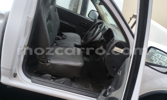 Comprar Usado Isuzu KB Branco Carro em Maputo em Maputo Comprar Usado Isuzu KB Branco Carro em Maputo em Maputo