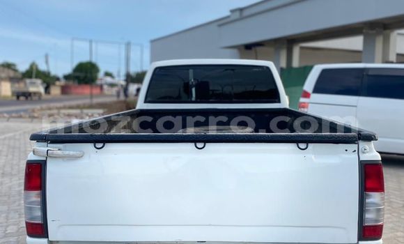 Comprar Usado Nissan Hardbody Branco Carro em Maputo em Maputo Comprar Usado Nissan Hardbody Branco Carro em Maputo em Maputo