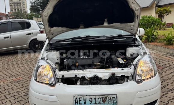 Comprar Usado Toyota Vitz Branco Carro em Maputo em Maputo