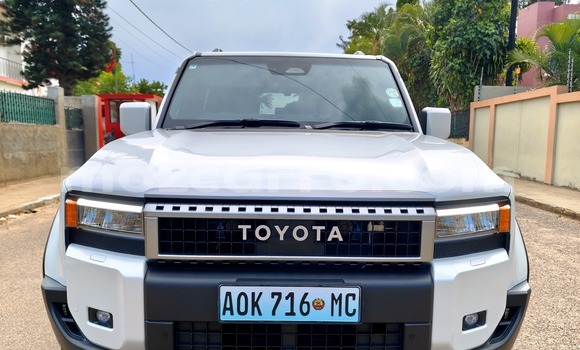 Buy Used Toyota Land Cruiser Prado White Car in Maputo in Maputo