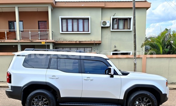 Tenga Tsaru Toyota Land Cruiser Prado Chena Mota in Maputo in Maputo Tenga Tsaru Toyota Land Cruiser Prado Chena Mota in Maputo in Maputo