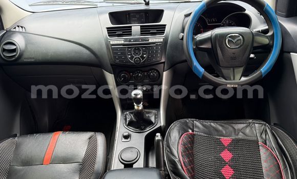 Comprar Usado Mazda BT-50 Branco Carro em Maputo em Maputo Comprar Usado Mazda BT-50 Branco Carro em Maputo em Maputo