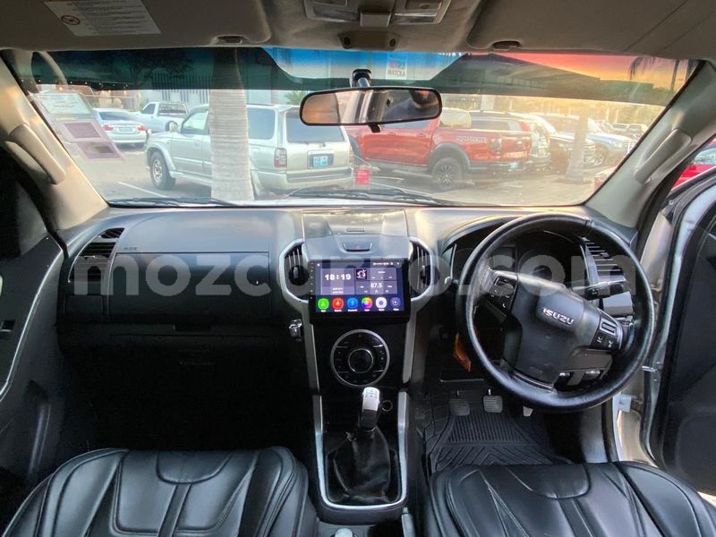 Big with watermark isuzu d max maputo maputo 41080