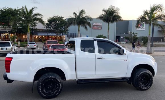 Comprar Usado Isuzu D-MAX Branco Carro em Maputo em Maputo Comprar Usado Isuzu D-MAX Branco Carro em Maputo em Maputo