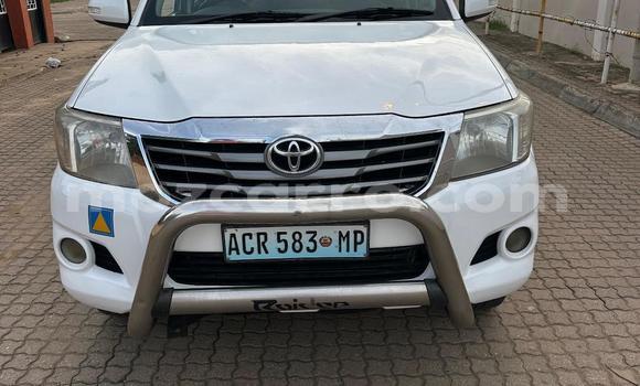 Buy Used Toyota Hilux White Car in Maputo in Maputo