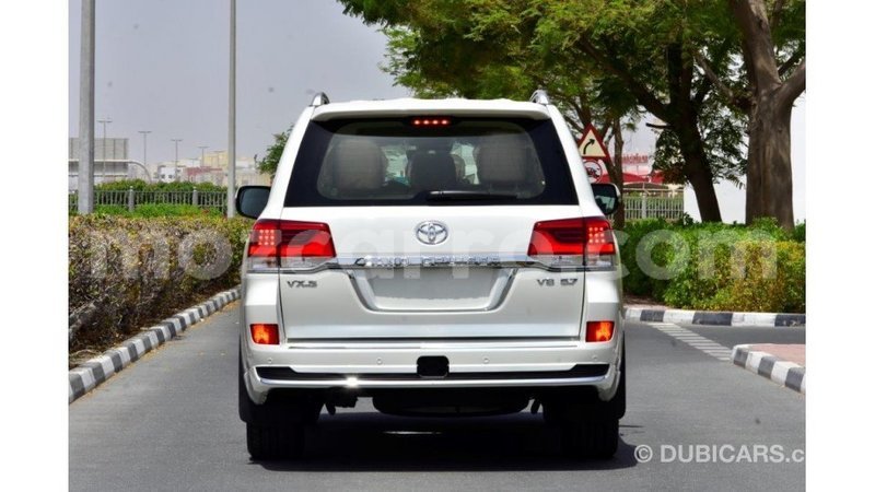 Big with watermark toyota land cruiser cabo delgado import dubai 6298